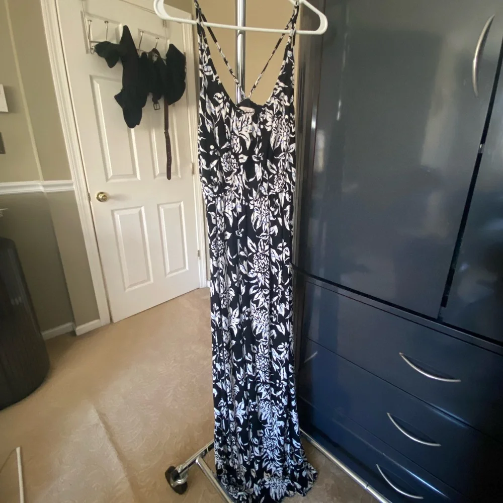 Dress - Picture 1 of 2
